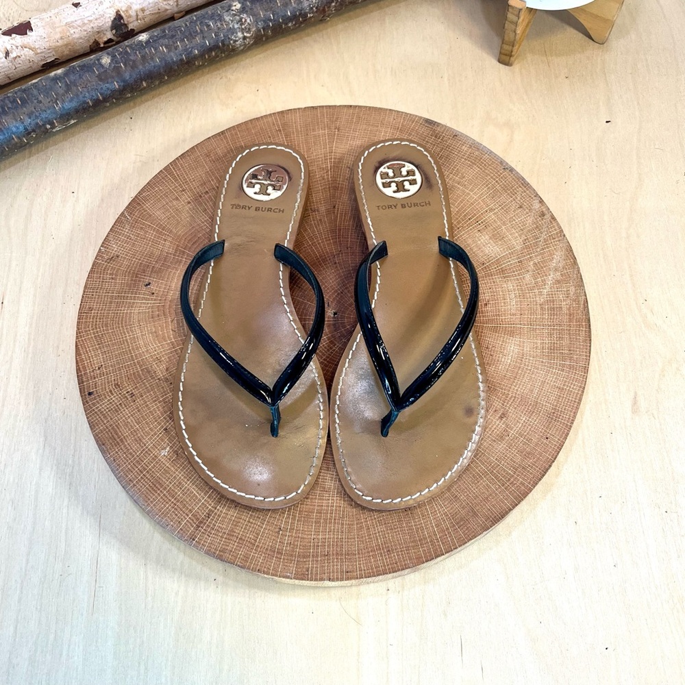Tory Burch Black Patent Leather Flip Sandals with Tan Footbed